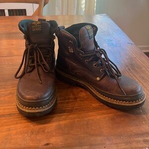 Men’s Georgia boots size 9.5. Excellent condition.